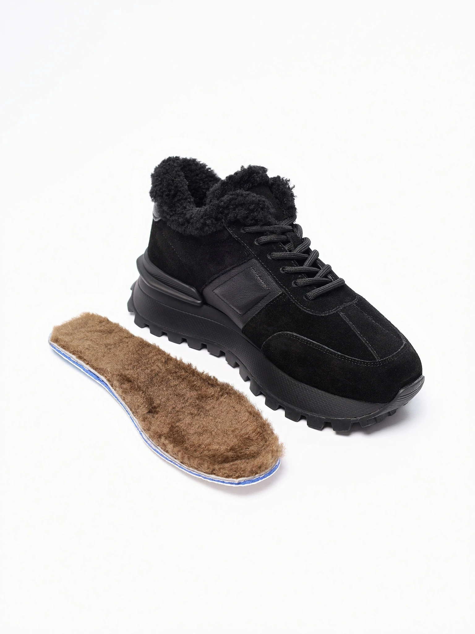 Кроссовки комбинированные черного цвета на рельефной подошве